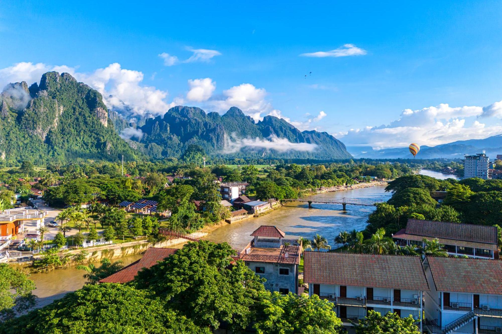 Lisha The Grand Riverside Hotel Vang Vieng Exteriör bild