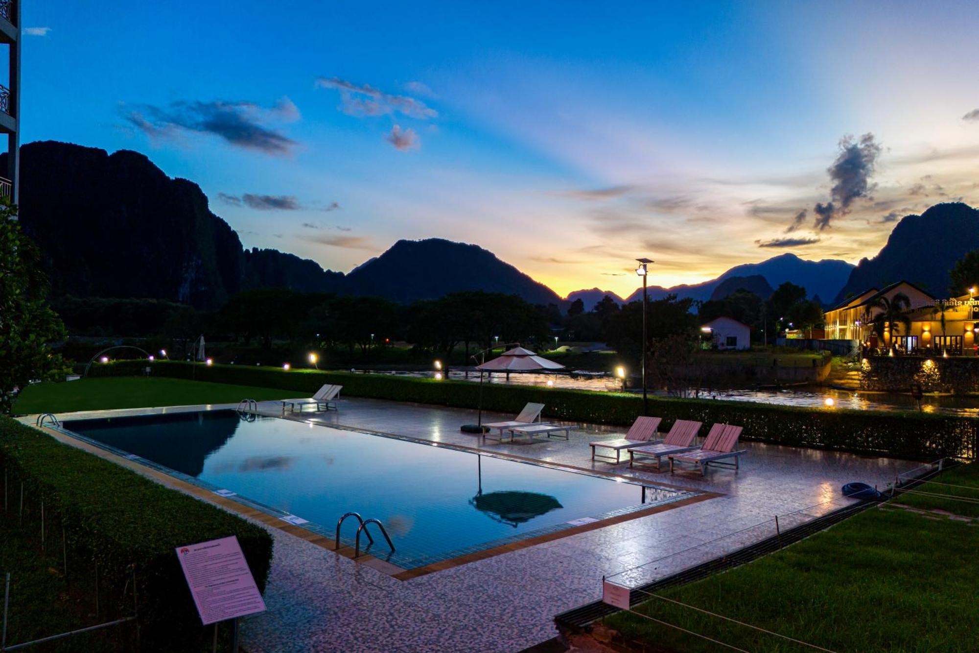Lisha The Grand Riverside Hotel Vang Vieng Exteriör bild
