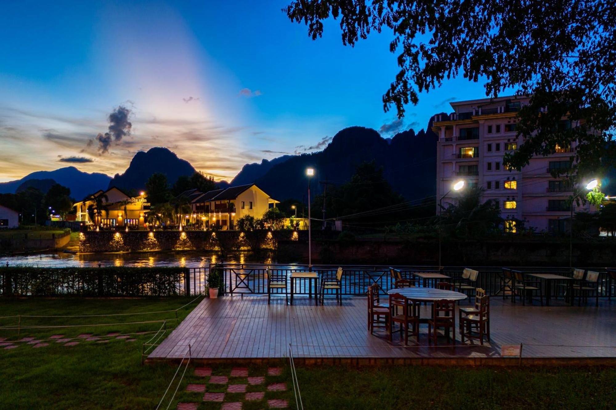 Lisha The Grand Riverside Hotel Vang Vieng Exteriör bild