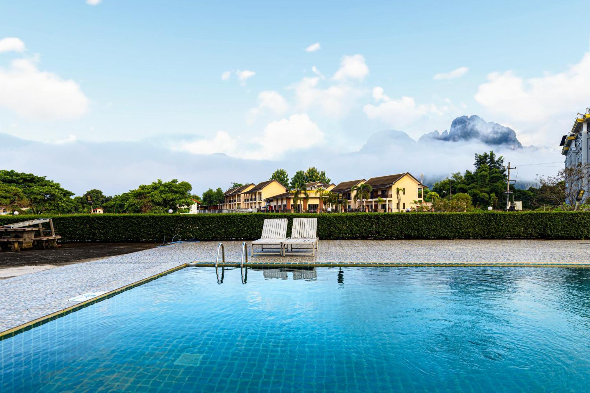 Lisha The Grand Riverside Hotel Vang Vieng Exteriör bild