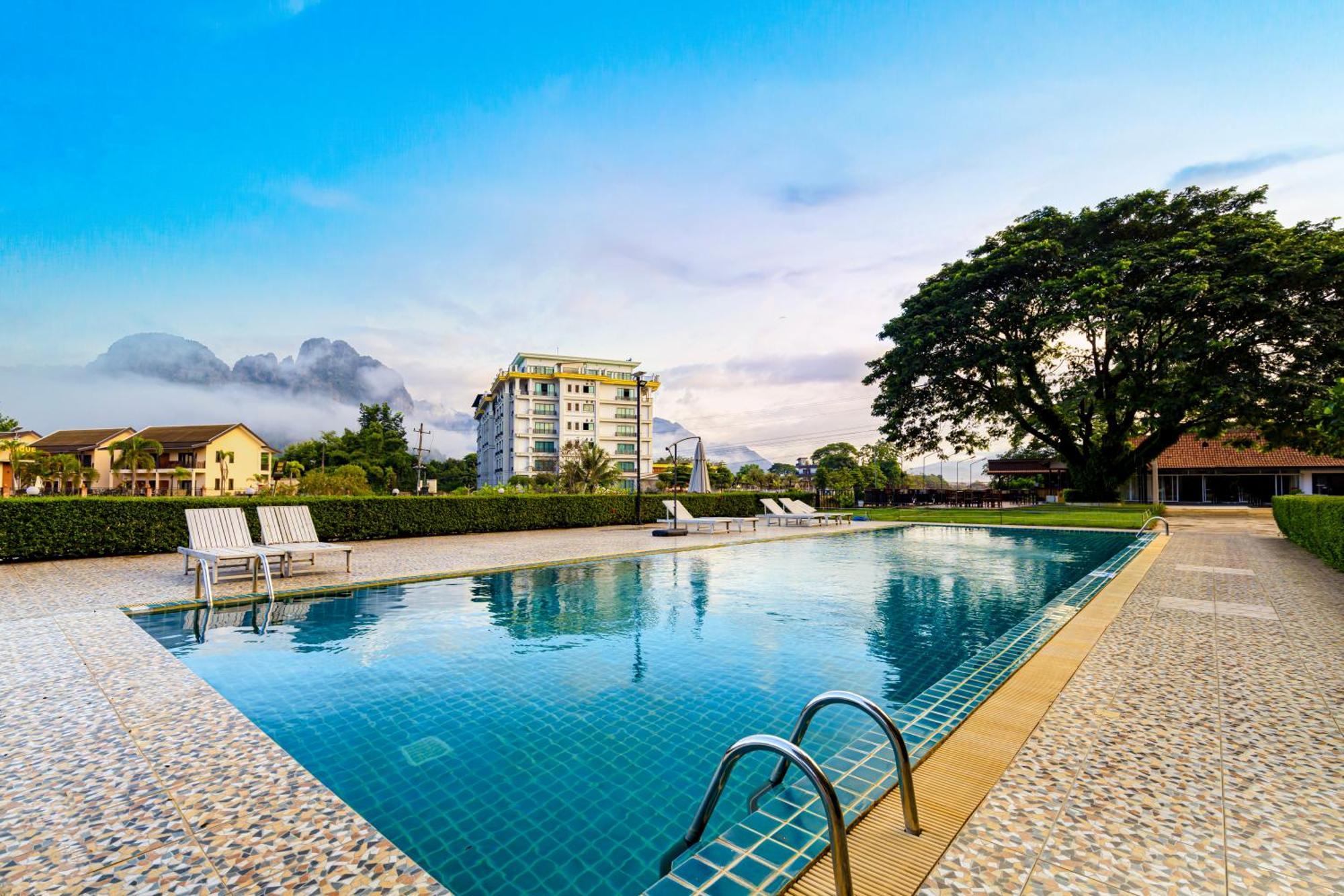 Lisha The Grand Riverside Hotel Vang Vieng Exteriör bild