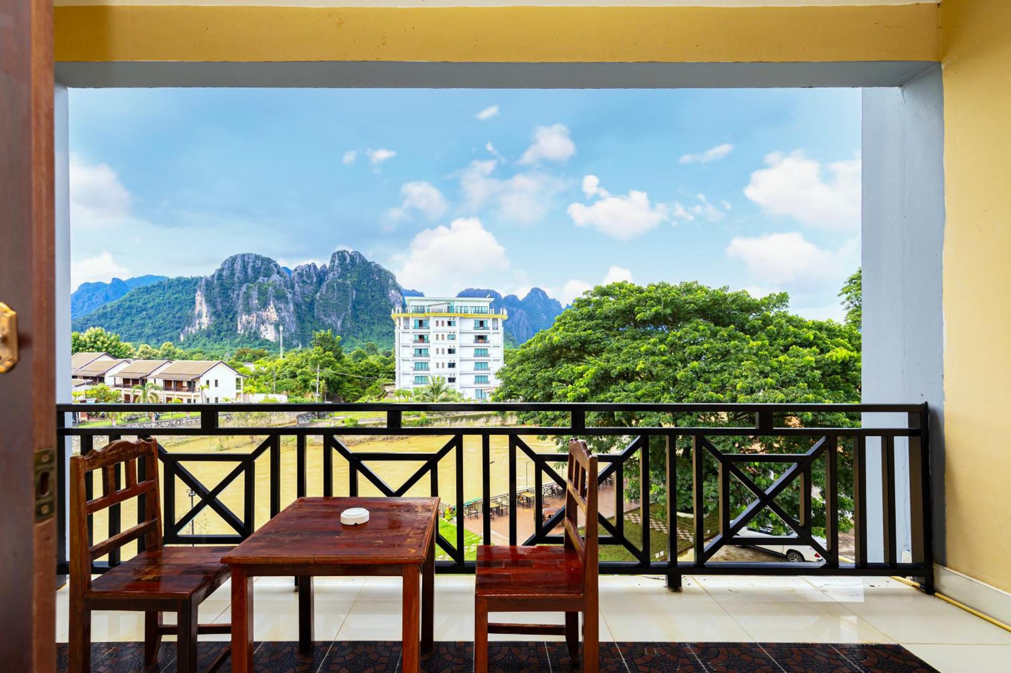 Lisha The Grand Riverside Hotel Vang Vieng Exteriör bild